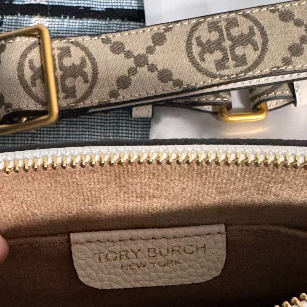 Tory Burch White Pebbled Leather Crossbody Camera Bag - Picture 3 of 6